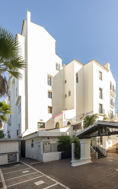 2 Bedroom Middle Floor Apartment in Puerto Banús - Image 3