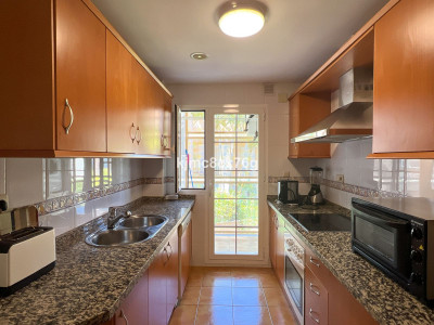 2 Bedroom Middle Floor Apartment in Marbella - Image 5