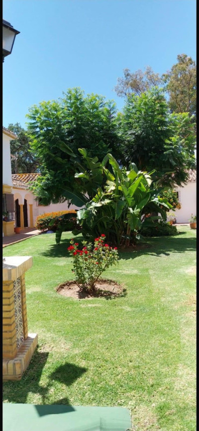 3 Bedroom Middle Floor Apartment in Marbella - Image 2