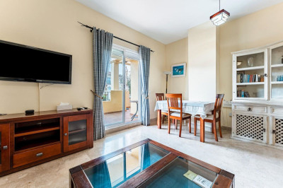 2 Bedroom Middle Floor Apartment in La Cala de Mijas - Image 2