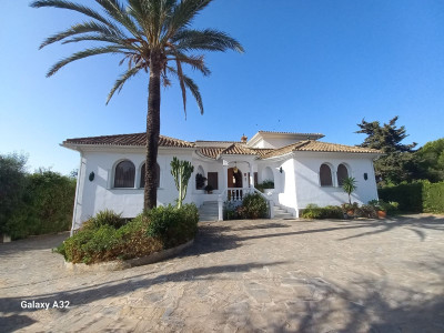 5 Bedroom Detached Villa in El Chaparral - Image 2