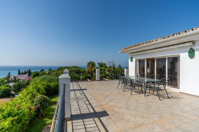 5 Bedroom Detached Villa in El Chaparral - Image 4