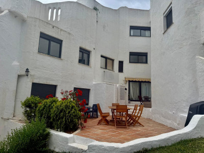 2 Bedroom Ground Floor Apartment in The Golden Mile - Image 2