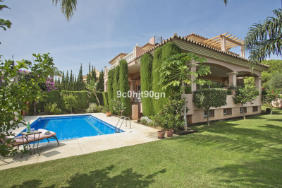 6 Bedroom Detached Villa in Elviria