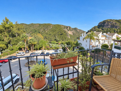2 Bedroom Top Floor Apartment in Benahavís - Image 3