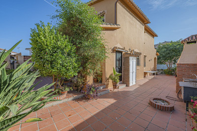 5 Bedroom Detached Villa in Marbella - Image 4