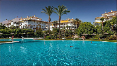 2 Bedroom Middle Floor Apartment in Nueva Andalucía - Image 1