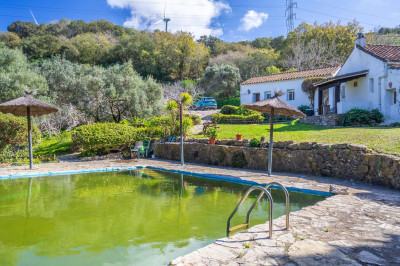 6 Bedroom Detached Villa in Casares - Image 2