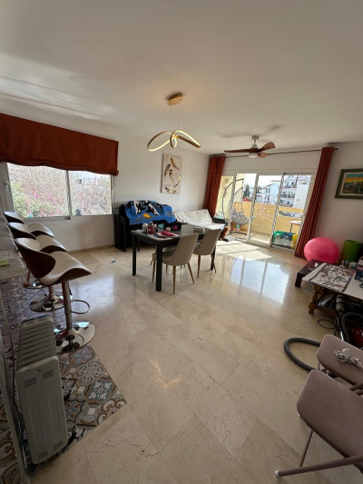 3 Bedroom Middle Floor Apartment in Marbella - Image 4