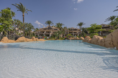 2 Bedroom Middle Floor Apartment in Los Monteros - Image 1