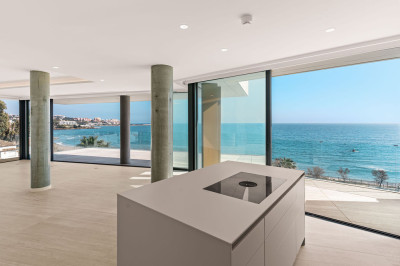 4 Bedroom Penthouse Duplex in Estepona - Image 1