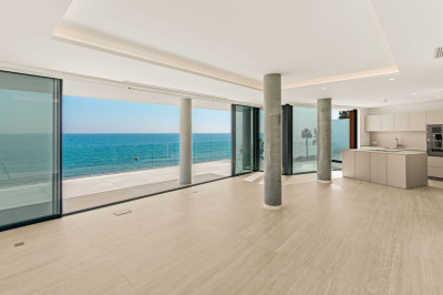 4 Bedroom Penthouse Duplex in Estepona - Image 5