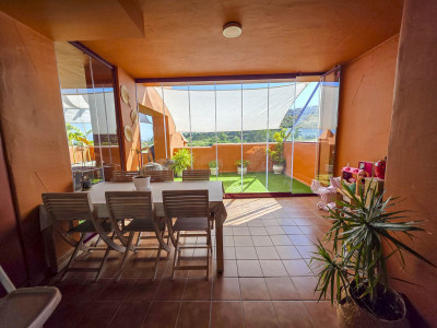 3 Bedroom Middle Floor Apartment in La Duquesa - Image 3