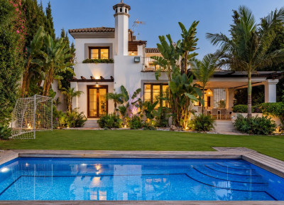 4 Bedroom Detached Villa in Estepona - Image 1
