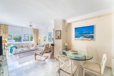 2 Bedroom Middle Floor Apartment in Calahonda