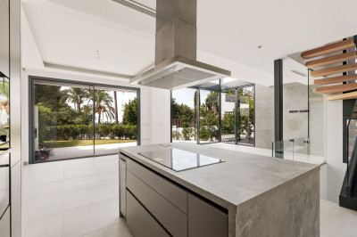 6 Bedroom Semi-Detached House in Río Real - Image 3