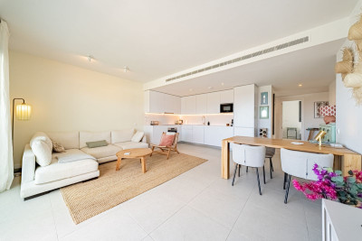 2 Bedroom Middle Floor Apartment in Calanova Golf - Image 3