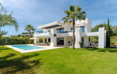 6 Bedroom Detached Villa in Nueva Andalucía - Image 3