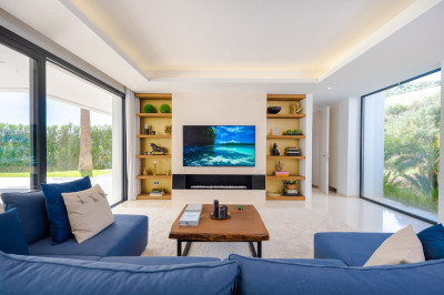 6 Bedroom Detached Villa in Nueva Andalucía - Image 5
