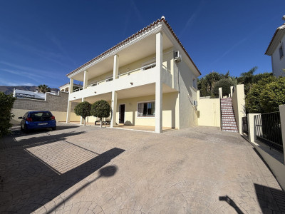 4 Bedroom Detached Villa in Valle Romano - Image 1