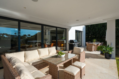 6 Bedroom Detached Villa in Nueva Andalucía - Image 3