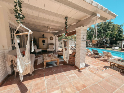 5 Bedroom Detached Villa in Nueva Andalucía - Image 2