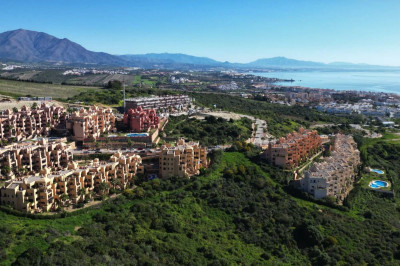 2 Bedroom Middle Floor Apartment in San Luis de Sabinillas - Image 1