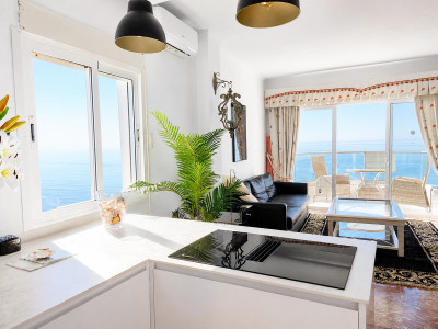 1 Bedroom Middle Floor Apartment in Calahonda - Image 2