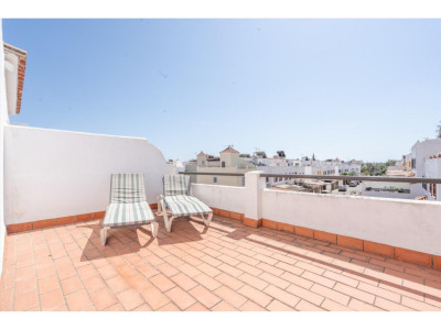3 Bedroom Townhouse in Estepona - Image 2