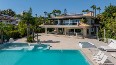 8 Bedroom Detached Villa in Bahía de Marbella - Image 3