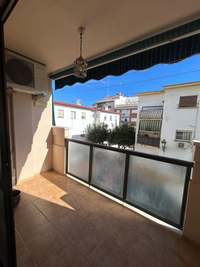 3 Bedroom Middle Floor Apartment in Estepona - Image 2