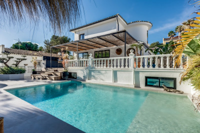 5 Bedroom Detached Villa in Nueva Andalucía - Image 1
