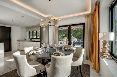 5 Bedroom Detached Villa in Nueva Andalucía - Image 4