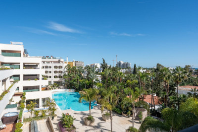2 Bedroom Middle Floor Apartment in Marbella - Image 1