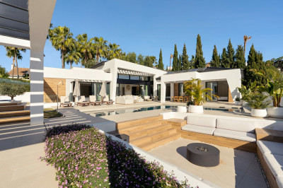 6 Bedroom Detached Villa in Nueva Andalucía - Image 4