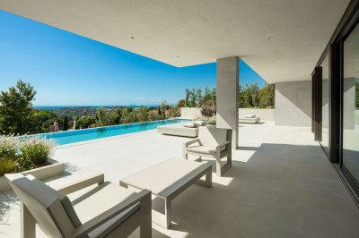 5 Bedroom Detached Villa in Los Flamingos - Image 2