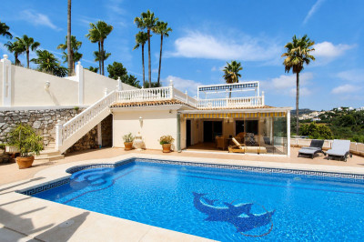 4 Bedroom Detached Villa in Elviria - Image 1