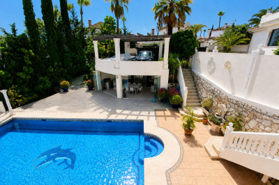 4 Bedroom Detached Villa in Elviria - Image 3
