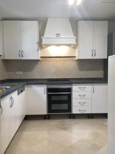 2 Bedroom Townhouse in Benahavís - Image 5