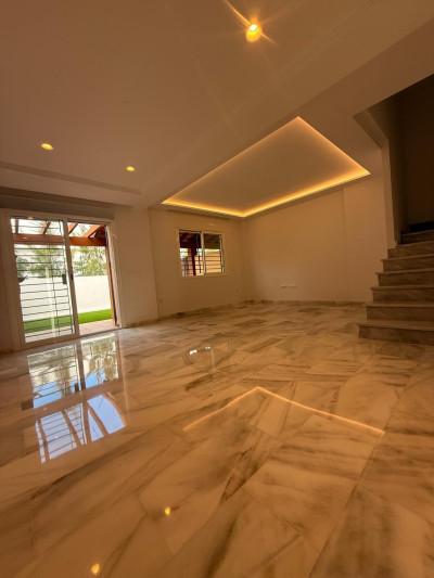 5 Bedroom Semi-Detached House in Calahonda - Image 4