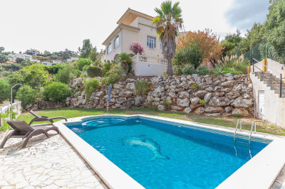 6 Bedroom Detached Villa in La Mairena - Image 1