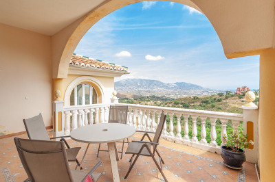 6 Bedroom Detached Villa in La Mairena - Image 3