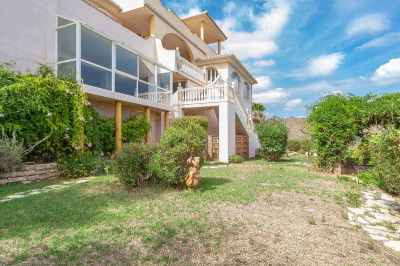 6 Bedroom Detached Villa in La Mairena - Image 4