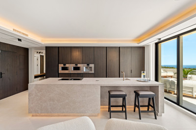 4 Bedroom Penthouse in The Golden Mile - Image 3
