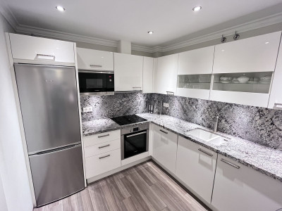 2 Bedroom Middle Floor Apartment in Puerto Banús - Image 5