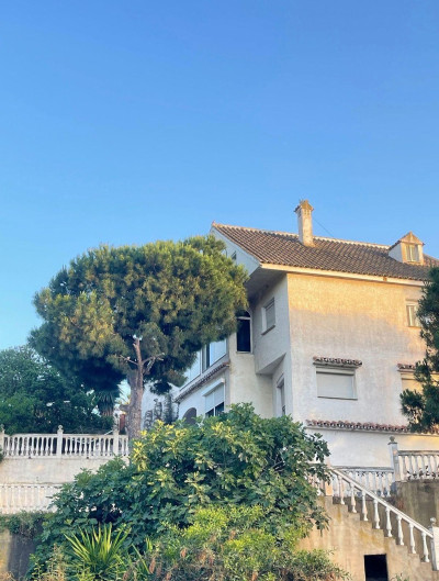 6 Bedroom Detached Villa in El Faro - Image 1