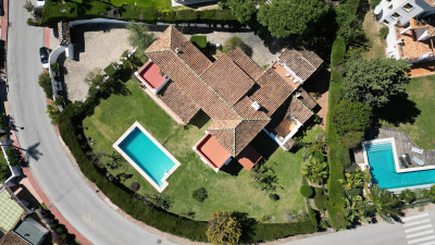 6 Bedroom Detached Villa in Nueva Andalucía - Image 2