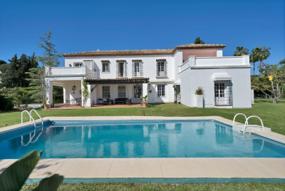 6 Bedroom Detached Villa in Nueva Andalucía - Image 3