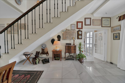 6 Bedroom Detached Villa in Nueva Andalucía - Image 5