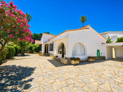 3 Bedroom Detached Villa in La Duquesa - Image 1